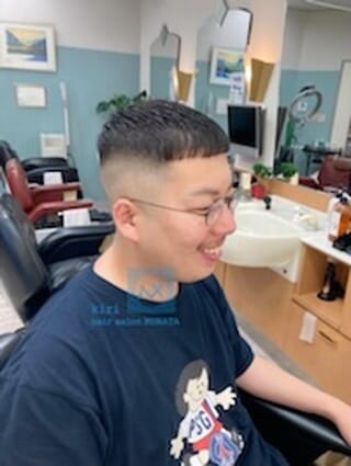 #クロップフェードカット ✂︎ 
少しずつヘアースタイルが変化するMさん(^^)
いつも楽しいお話で楽しんでいます😊
ありがとうございますm(_ _)m
#ショートヘア #メンズツーブロック  #サイドパート #マッシュヘア #マッシュツーブロック #センターパート  ##シェービング #スキンフェード #フェード #大阪barber #barber #大阪散髪屋 #大阪旭区 #肌理kiriヘアーサロンムラタ